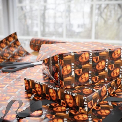 Gift wrapping paper - it's,
